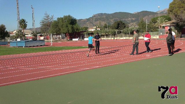 imagen de archivo de una de las pruebas de las oposiciones de la Policía Local de Alhama celebradas en el complejo deportivo del Guadalentín. 