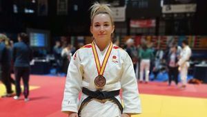 FOT. El Club de Judo felicita a Irene Díaz por su último bronce