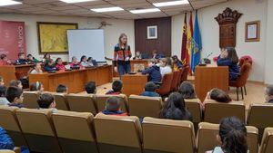 FOT. Alumnos de 3º del CEIP Ricardo Codorníu visitan el Ayuntamiento