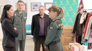 Guardias civiles donan 200 kilos de ropa para casas de acogida