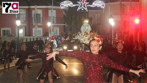 FOT. Los Reyes Magos llenan Librilla de color, ilusión y música
