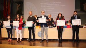 FOT. Cuatro alhameños reciben diversos premios de la UMU