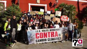 VÍDEO El M. Hernández celebra una marcha solidaria por el clima