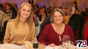 FT. Decenas de vecinas celebran el Día de la Mujer con una cena