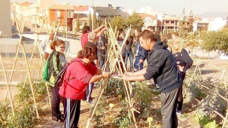 Parados de Alhama se forman en áreas de almacenaje y jardinería
