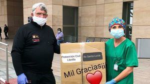 Librilla entrega batas y mascarillas al hospital Santa Lucía