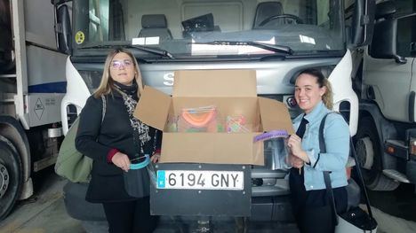 Dos alhameñas donan 50 pantallas al servicio de recogida de residuos