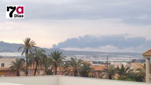 Arde en la RM602 una nave industrial entre Alhama y F. Álamo