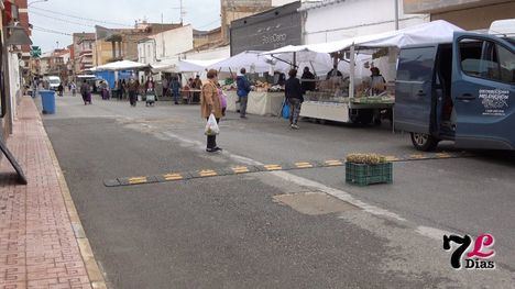 VÍDEO Librilla recupera su mercado semanal con ganas