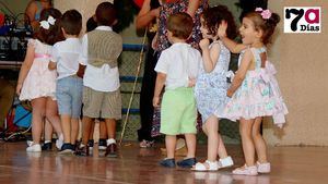 FOTOS Los alumnos de Los Cerezos se gradúan con canciones de Miliki