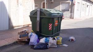 El Ayuntamiento recuerda las sanciones por dejar basura fuera
