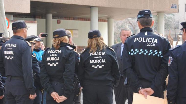La Delegación del Gobierno cede diez etilómetros digitales a quince ayuntamientos.