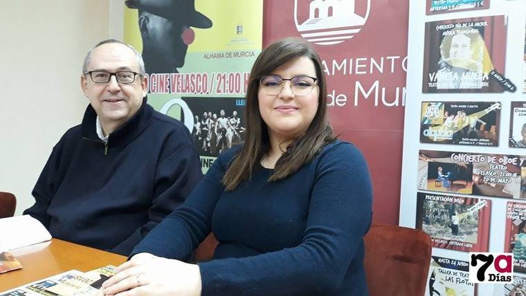 La concejala de Cultura, Alicia Martínez, y el técnico José María Cánovas.