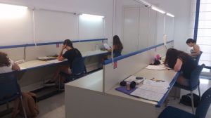 La sala de estudio 'trasnocha' para preparar la EBAU