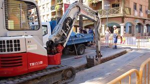 FOTOS Restablecido el suministro de agua, tras las obras en la Rambla