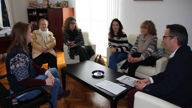 Imagen de la reunión en la Alcaldía para la firma del convenio.