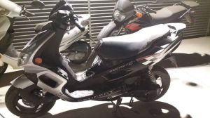 La Policía recupera un ciclomotor robado que estaban desguazando