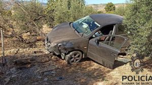 Un coche se sale de la carretera cuando se dirigía a Totana