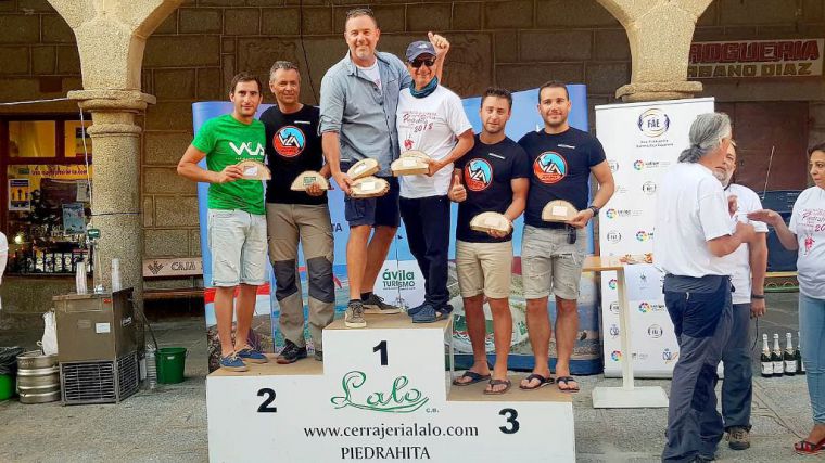 Los pilotos del Club Vuelo Libre Alhama, de los mejores del país