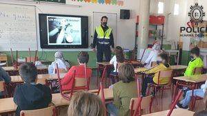 Los escolares de Alhama aprenden los peligros en Internet