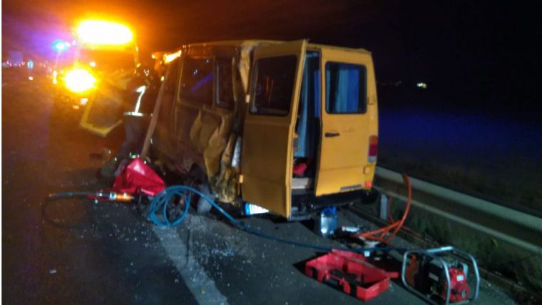 Un muerto y un herido en Totana al chocar un camión y una furgoneta