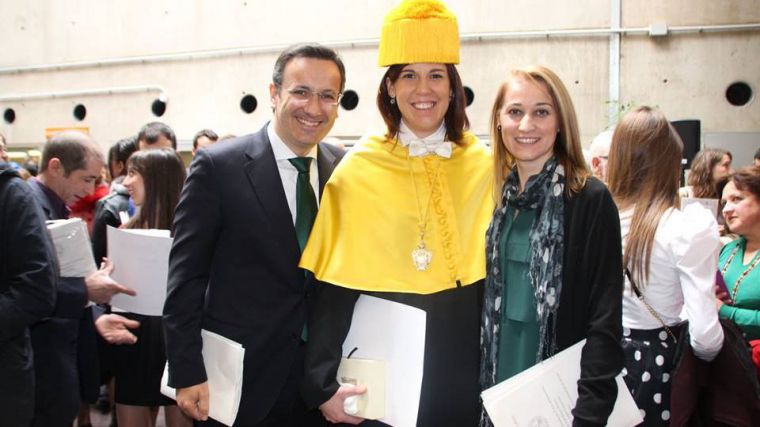 Sonia Águila (centro), con el alcalde Diego Conesa y la concejala Mariola Guevara. 