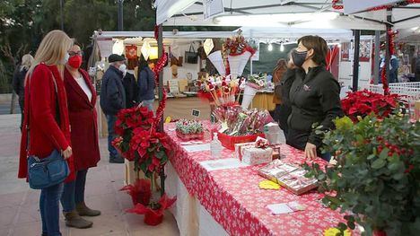 VÍDEO El mercadillo navideño llena de luz y color Alhama