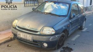 Denunciado por chocar contra dos coches aparcados y marcharse