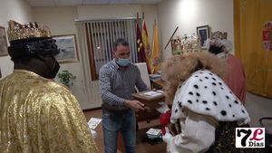 VÍDEO Luz verde para el reparto de regalos de Reyes en Librilla