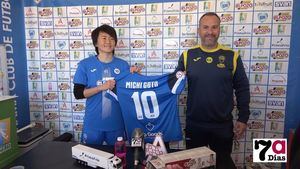 VÍDEO El Alhama CF presenta a su nuevo fichaje: Michi Goto