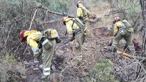 Continúan los trabajos en el incendio aún activo en Carrascoy